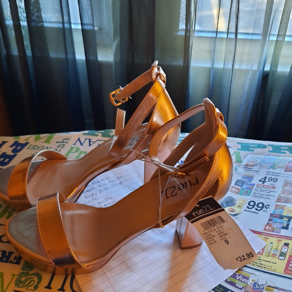 Woman's shoe's